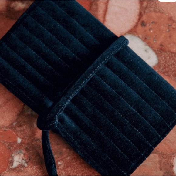 NWOT Sezane Dark Navy Velvet Jewelry Case - Picture 2 of 4